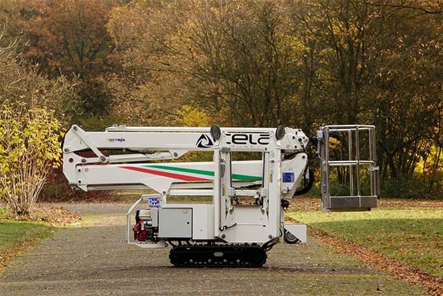 Compacte Cela DT Crawler 15 hoogwerker van 80 cm breed voor krappe locaties